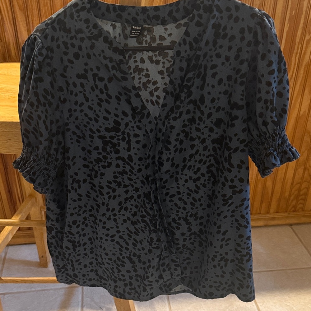 SHEIN Black Spot-Print Short Sleeve V-Neck Blouse